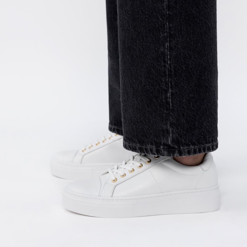 VAGABOND
ZOE PLATFORM SNEAKERS size 39 NEW 
$140
White leather
